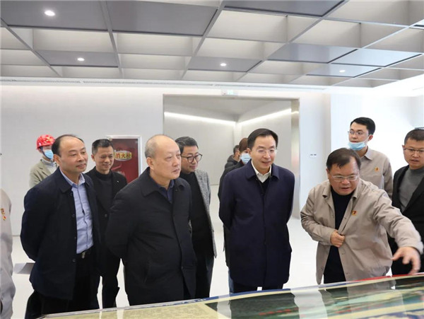 市委常委、常務(wù)副市長鄧永翔現(xiàn)場調(diào)研城投集團(tuán)產(chǎn)業(yè)項目