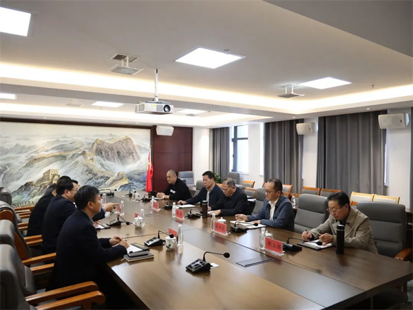 中國(guó)五冶集團(tuán)一行蒞臨市城投集團(tuán)調(diào)研座談