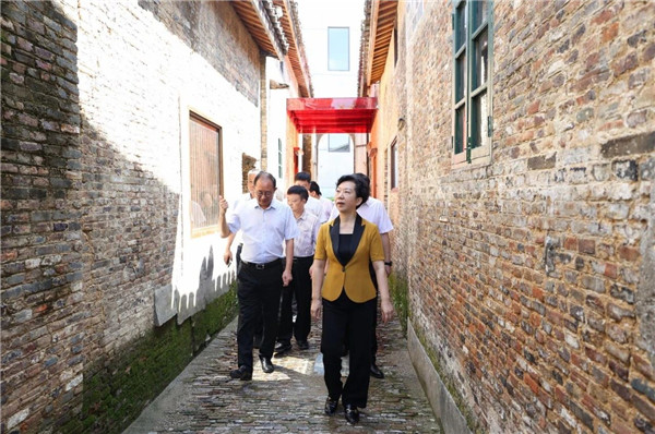 胡雪梅：珍惜寶貴資源資產 政企同心同向發(fā)力 共促全市經濟高質量發(fā)展