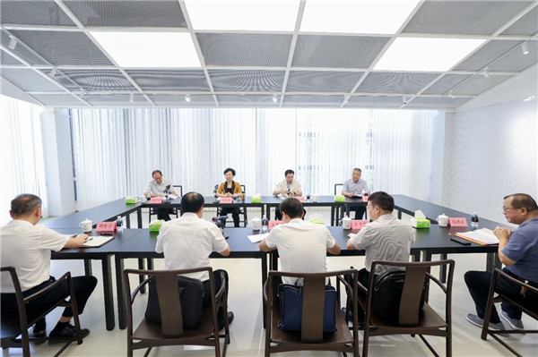 胡雪梅：珍惜寶貴資源資產 政企同心同向發(fā)力 共促全市經濟高質量發(fā)展